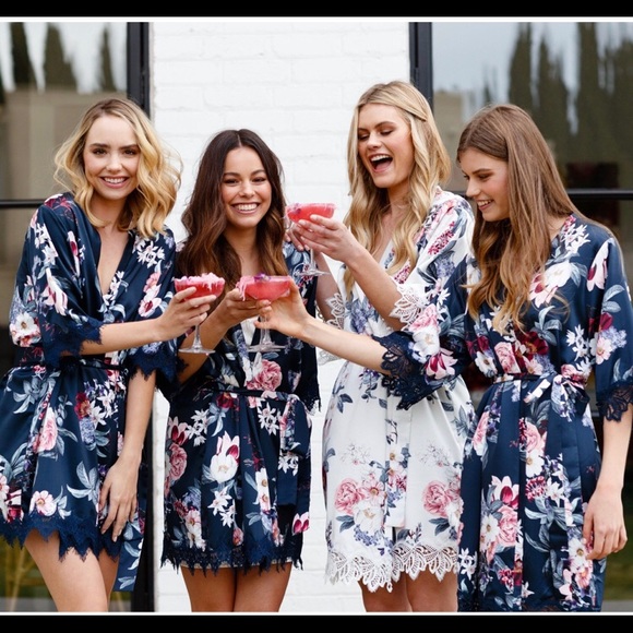 Le Rose Navy robe - Picture 2 of 4